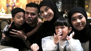 7 Momen Bahagia Irish Bella Dapat Kejutan Ultah dari Haldy Sabri & Anak Sambung
