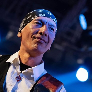 Tabrak Anak Kecil Sampai Tak Sadarkan Diri, 8 Potret Yuke Manggung Bareng Dewa 19 Disorot