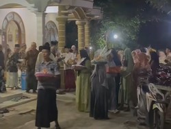 Viral Jodoh Lima Langkah dari Rumah, Pria Ini Lamar Wanita Tetangganya