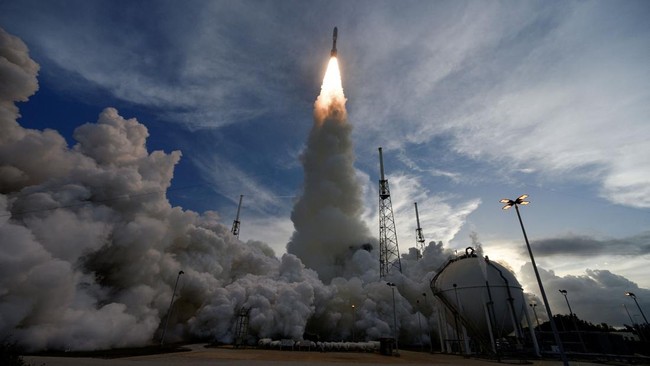 Kemkomdigi masih melakukan kajian Satelit Republik Indonesia-2 (SATRIA-2) atau satelit tambahan untuk menopang SATRIA-1.
