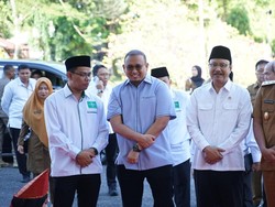 Dampingi Mensos, Andre Rosiade Minta Kepala Daerah Dukung Program Kemensos di Sumbar