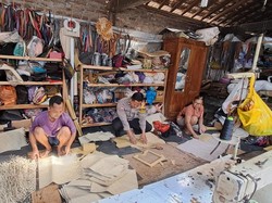 Kisah Aiptu Sukirja Ciptakan Peluang Kerja Lewat Usaha Kerajinan
