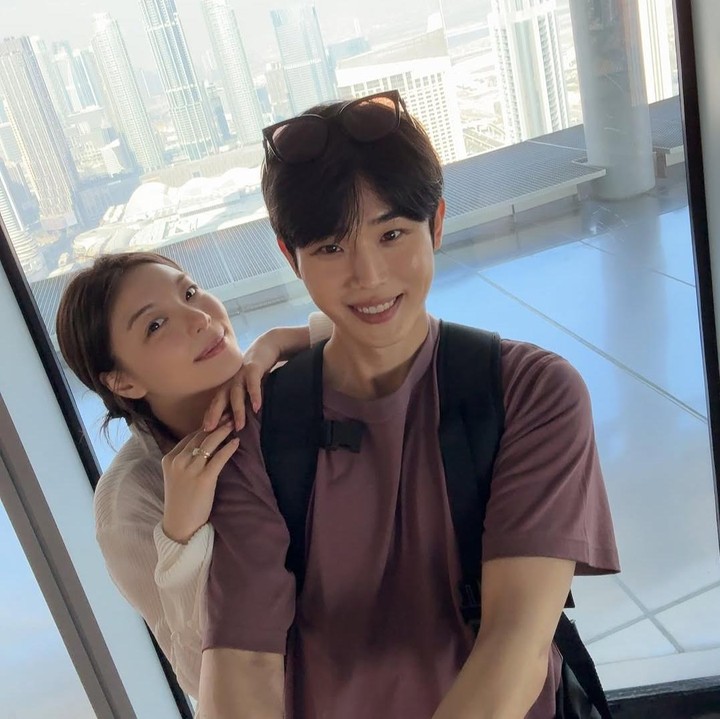 <p>Ailee dan Choi Sihun telah resmi menikah pada 20 April 2025. Pasangan selebriti asal Korea Selatan ini pun tengah menikmati bulan madu mereka dengan liburan mewah ke Dubai dan Maldives. (Foto: Instagram@choi_hun2)</p>