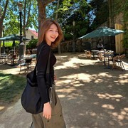 Get The Look: Inspirasi Gaya Comfy Pakai Long Sleeves ala Choi Sooyoung