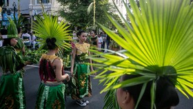 FOTO: Lenggok dan Seruan Jaga Alam di Festival Solo Menari 2025