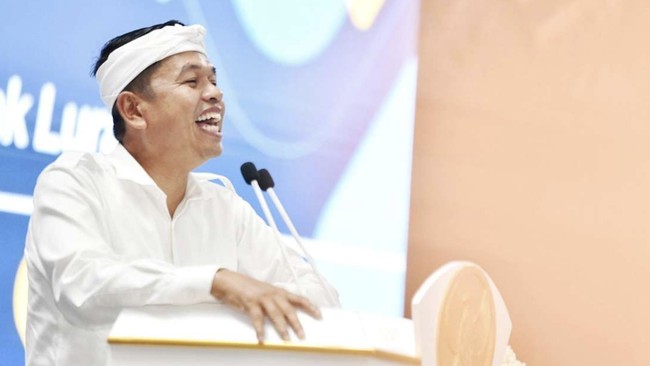 Sebelumnya viral di media sosial soal siswa-siswa yang merayakan kelulusan dengan mengundang mobil penyemprot air pemadam kebakaran ke halaman sekolah.