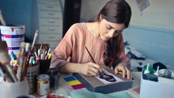 Ilustrasi menggambar / Foto: Pexels.com/Andrea Piacquadio