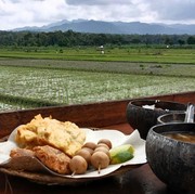 Ternyata Ini Kepanjangan Kata 'Mendoan', Tempe Lezat Setengah Matang!