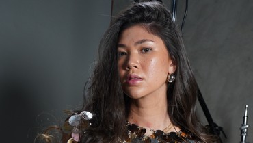 img-title Jaz Rowe Taklukkan Hati Netizen Lewat Konten Lucu Lagu 'Tak Biasa'