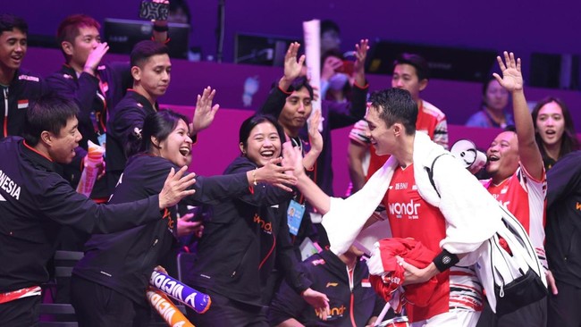 Bagaimana Referee Menentukan Susunan Pertandingan di Sudirman Cup? Sudirman Cup 2025 menarik banyak perhatian lantaran beragamnya variasi susunan pertandingan. Berikut penjelasan penentuan susunan pertandingan Sudirman Cup.