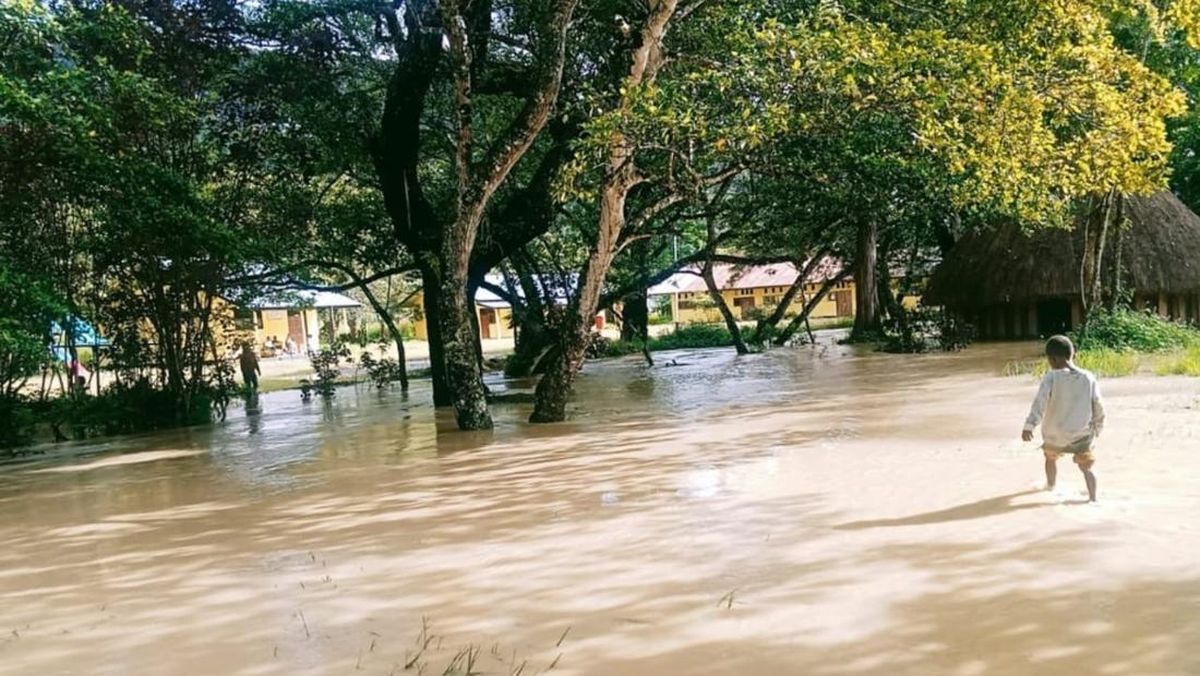 Kemensos Salurkan Bantuan bagi Korban Banjir dan Longsor di Wamena
