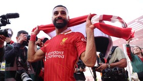Salah, Semprotan Sampanye, dan Perlakuan Liverpool ke Pemain Muslim