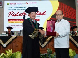 Novel Baswedan Terima UMY Awards Atas Dedikasi di Bidang Hukum dan HAM