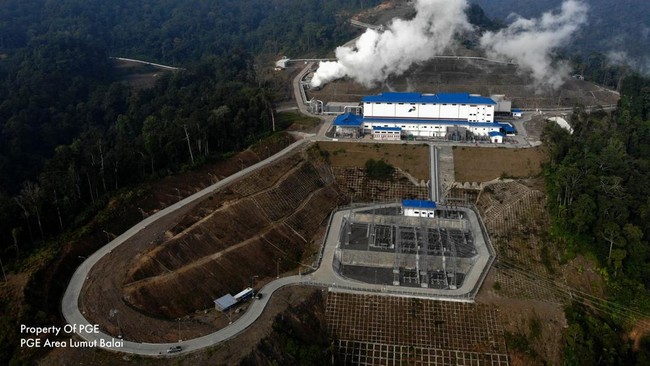PT Pertamina Geothermal Energy (PGE) mencatat pendapatan US$101,51 juta di Q1 2025 serta fokus pada transisi energi hijau dan pengembangan kapasitas terbarukan.