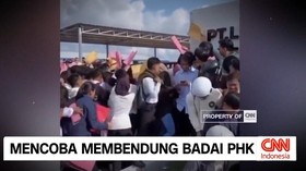 VIDEO: Mencoba Membendung Badai PHK