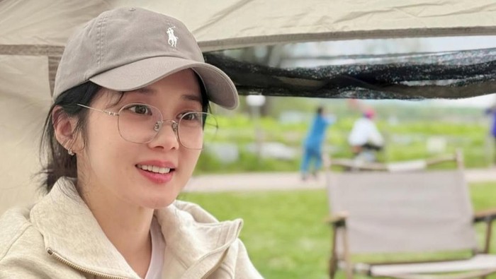Healing, Intip Potret Aktris Cantik Jang Na Ra Saat Piknik di Cerahnya Musim Semi