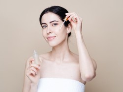 5 Manfaat Serum Lactic Acid, Solusi Atasi Jerawat Hingga Garis Halus