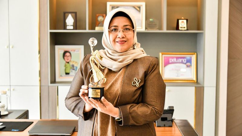 Direktur Pegadaian Terima Penghargaan Women's Inspiration Awards 2025