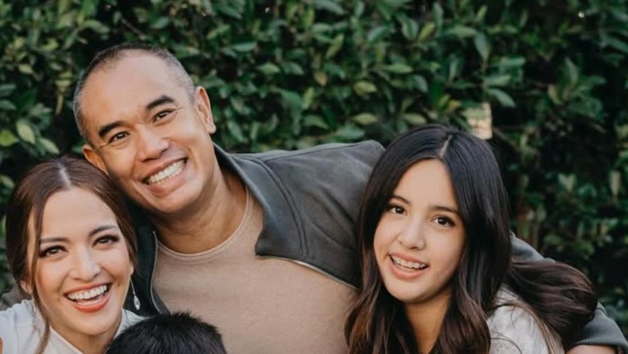 Ardi Bakrie dan Mikhayla Ardi Bakrie dan Mikhayla