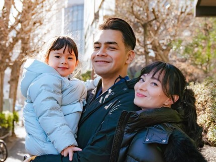 Gaya Parenting Asmirandah Tuai Pujian, Intip 5 Potretnya Bersama Sang Putri Chloe