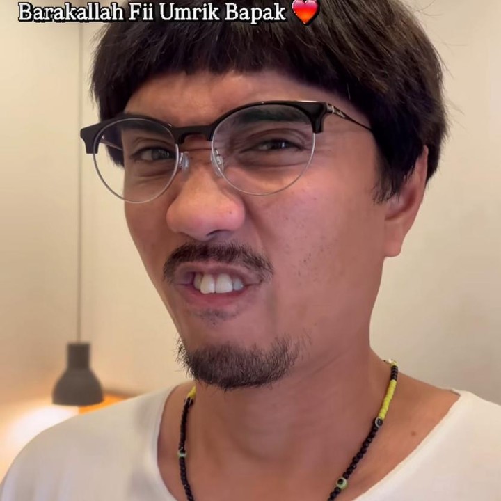 <p>Perempuan yang akrab disapa Aisha itu terlihat mengunggah video singkat di Instagram Stories yang memperlihatkan sang ayah dengan ekspresi lucu dengan ucapan manis menyertainya. “Barakallah Fii Umrik Bapak,” tulis Aisha dilengkapi dengan emoticon hati merah, dikutip dari laman<em> Instagram@shadjo04,</em> Rabu (30/4/2025). (Foto: Instagram@shadjo04)</p>
