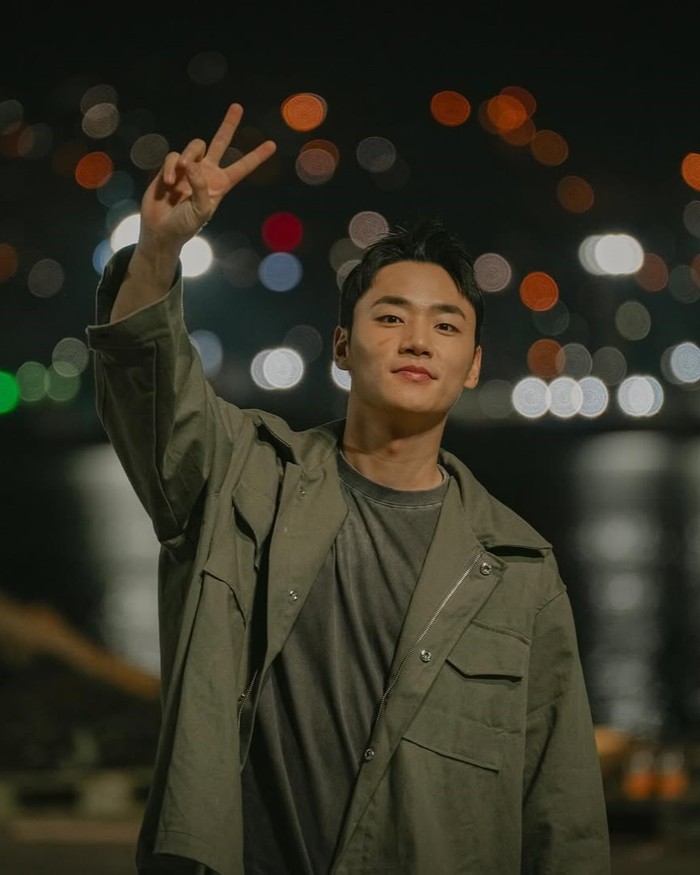 Ia dikenal sebagai salah satu aktor muda serta bertalenta yang telah memulai karier akting pada 2016 silam. Kala itu, Lee Min Jae mengambil peran kecil dalam drama Woman with a Suitcase./ Foto: instagram.com/__minnjaee_