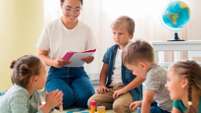 Ilustrasi Guru dan murid/Foto: freepik.com/freepik