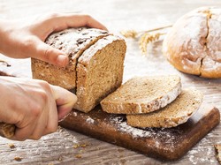 Unik, Undangan Pernikahan dari Roti Tawar, Ramah Lingkungan dan Bisa Dimakan