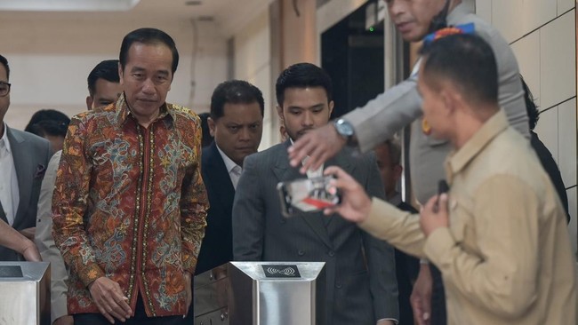 Bareskrim menyatakan Presiden ke-7 Jokowi telah mengonfirmasi bakal memenuhi panggilan pemeriksaan sebagai terlapor dalam kasus dugaan kepemilikan ijazah palsu.