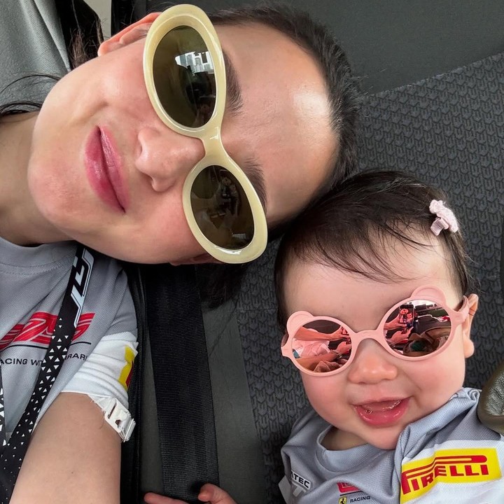 <p>Tak sedikit dari mereka yang gemas dengan setiap ekspresi Brielle. “Anak bayiii tercantik!!!” tulis akun <em>@gadisi****.</em> “yaoloooo cantiknya ga ada obat,” tulis akun<em> @_dellytjandrasir****.</em> “OMG!!! Gemessssssss,” tulis akun <em>@mbud****. </em>(Foto: Instagram@julstelle)</p>
