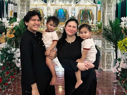 7 Potret Lam dan Vee Putra Kembar Masayu Clara, Jadi Kakak di Usia 1 Tahun