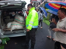 3 Pria di Minahasa Diamuk Warga Usai Kepergok Curi Kopra, Mobilnya Dibakar