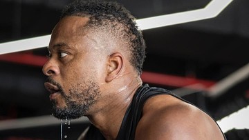 Update Eksklusif Olahraga CNN : Evra Klaim Suarez Respons Tantangan Duel MMA