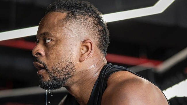 Evra Klaim Suarez Respons Tantangan Duel MMA Patric Evra mengklaim Luis Suarez merespon tantangan duel mixed martial arts (MMA) dalam Professional Fighters League (PFL).