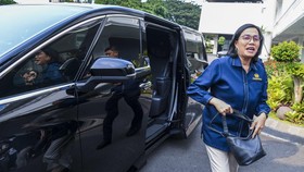 Sri Mulyani Laporkan Hasil Pertemuan dengan IMF-Bank Dunia ke Prabowo