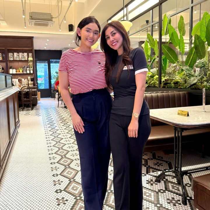 <p>Penampilan Thalita yang makin langsing ini menuai pujian dari netizen. Komentar ini banyak terlihat dalam unggahan di foto terbarunya bersama Nisya Ahmad. "Huaaaaahhh kurus bgt skrg cantik bgt buuunnn," tulis akun @ar***. "<em>Masya allah</em> makin cantik ka.. Sehat selalu ya ka," ujar @nu***. (Foto: Instagram @thalitalatief)</p>