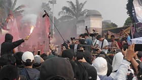 The Brandals Tampil Ramaikan Aksi May Day di Depan DPR