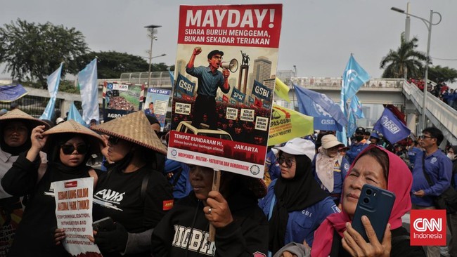 Tim Advokasi untuk Demokrasi mengkritisi penetapan 14 orang sebagai tersangka yang masih berlanjut hingga pemeriksaan terkait demo hari buruh di gedung DPR.