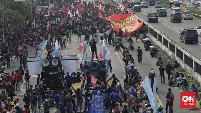 Proses Hukum 14 Tersangka Demo Hari Buruh Tetap Lanjut Tim Advokasi untuk Demokrasi (TAUD) menuntut penghentian proses hukum terhadap 14 tersangka demo May Day. Polda Metro Jaya belum merespons permintaan tersebut.