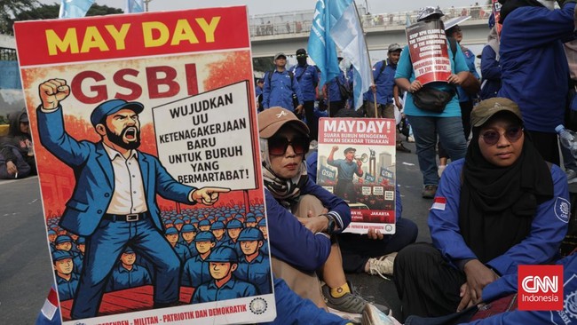 Tim Advokasi untuk Demokrasi (TAUD) temukan dugaan pelanggaran aparat saat aksi May Day yang digelar di depan Gedung DPR, Kamis (1/5).