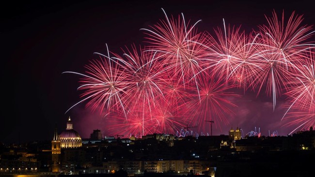 FOTO: Gemerlap Langit Kala Festival Kembang Api Internasional Malta