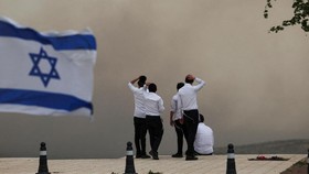 Israel 'Hangus' Dikepung Kebakaran sampai Plt Presiden Korsel Mundur