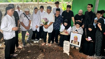 img-title Sempat Beda Agama, Ini Wejangan Mendiang Ayah soal Ibadah yang Terus Diingat Mona Ratuliu