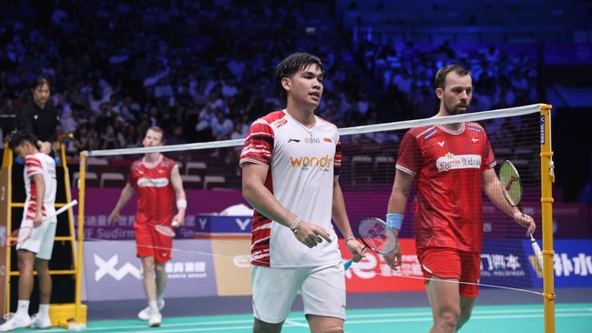 Daniel Marthin Cedera Lutut Daniel Marthin mengalami cedera lutut di Sudirman Cup 2025 dan telah menjalani pemeriksaan MRI. Kondisi lebih detail akan diketahui beberapa hari mendatang.