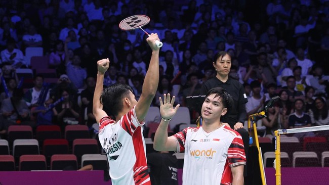 Alasan Daniel Marthin Tak Main di Perempat Final Sudirman Cup PP PBSI memutuskan menurunkan Bagas/Fikri duel lawan Thailand di perempat final Sudirman Cup 2025. Hal itu karena Daniel Marthin dalam kondisi tak siap bermain.