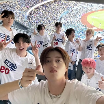img-title Bikin Suasana Pecah, TREASURE Ramaikan Korean Heritage Night di Dodger Stadium