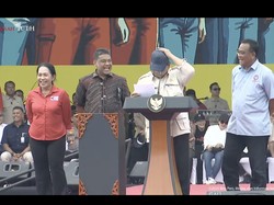 Kelakar Prabowo soal Teddy Disambut Lebih Meriah: Yang Presiden Gue Nih