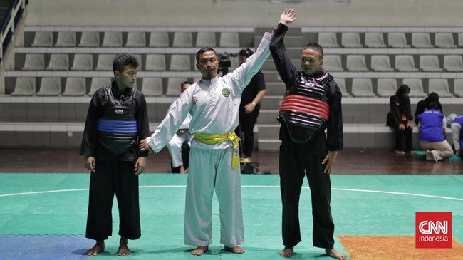 FOTO: Aksi Peserta Kejuaraan Pencak Silat CNN Indonesia Piala Menpora