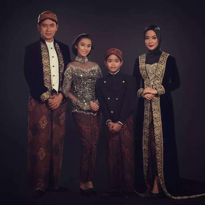 <p>Nama artis cantik Aqeela Calista tengah menjadi perbincangan netizen, Bunda. Aqeela mengawali karier-nya sebagai aktris di usia tiga tahun dalam sinetron Putri yang Ditukar. (Foto: Instagram: @dimassinggih)</p>