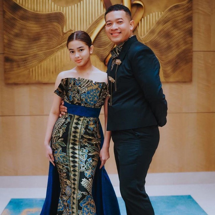 <p>Aqeela sendiri merupakan anak sulung dari perancang busana ternama, Singgih Utomo. Lahir pada 14 Juni 2008, kini Aqeela sudah genap menjadi gadis remaja berusia 16 tahun. (Foto: Instagram: @dimassinggih)</p>
